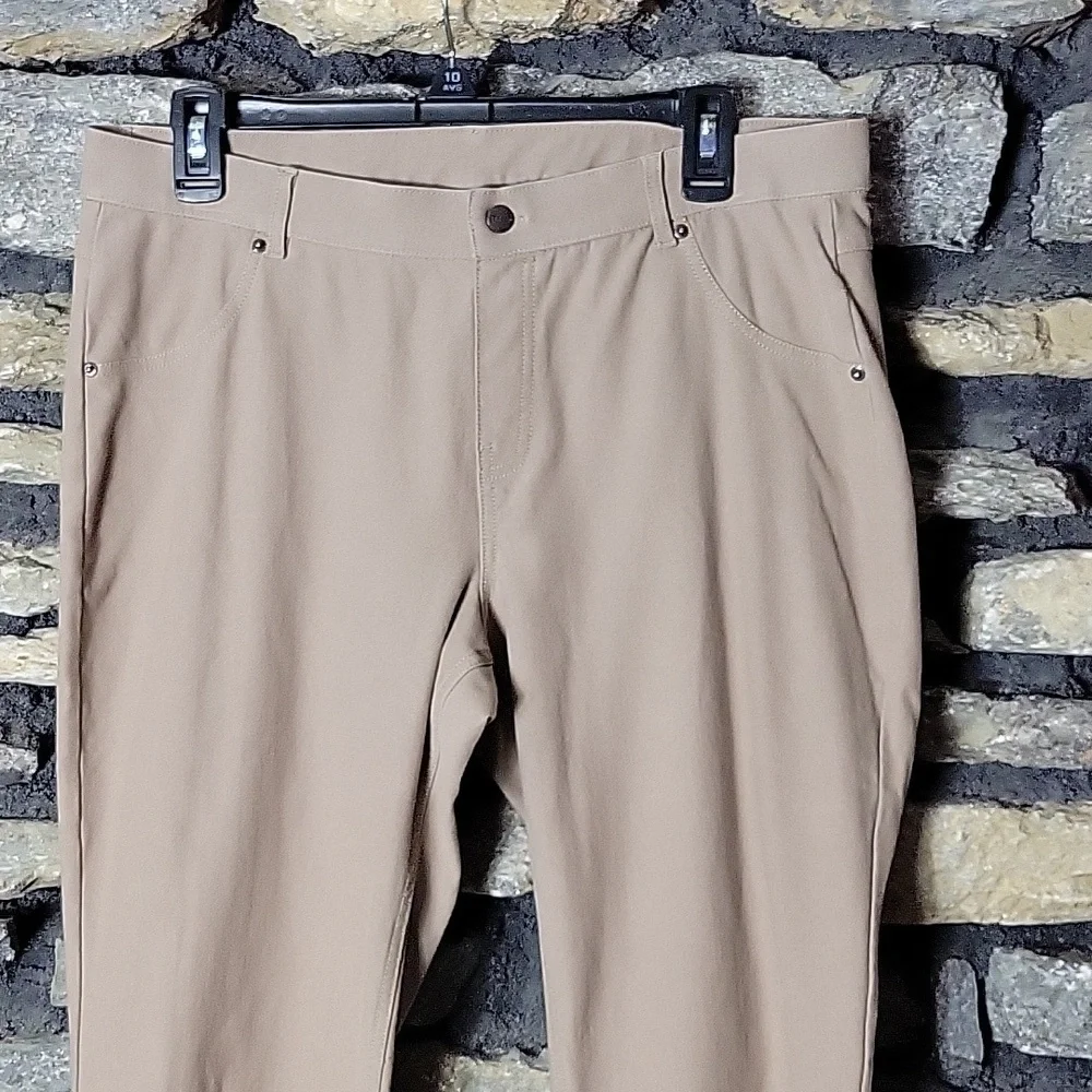 HUE Women's Khaki Leggings Size XL - Picture 3 of 10